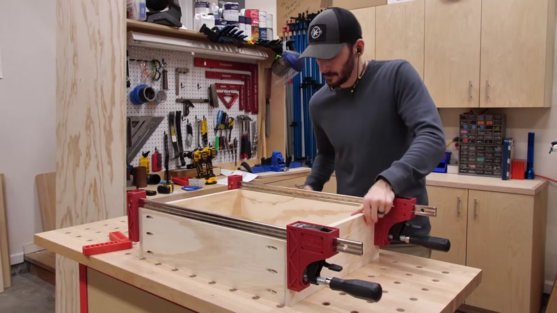 Step 10: Create Alignment for Hutch on Cabinet